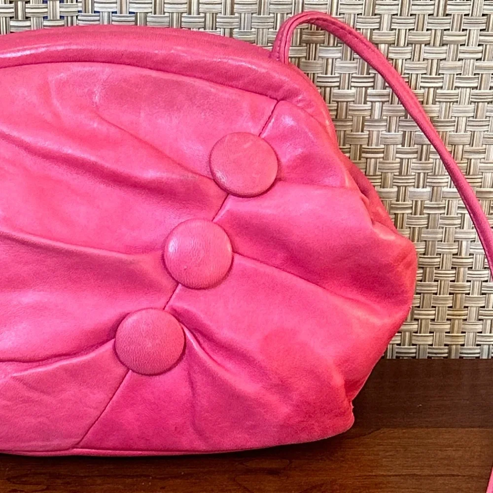 SOLD 🌟4xHP🌟VTG 1980s Pink Leather Shoulder Bag w/ Button Accent by Margolm USA - Picture 3 of 16